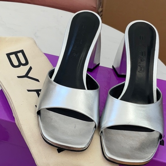 COPY - BY FAR Michele Mule in Silver, Size: EU 41 - Picture 5 of 12